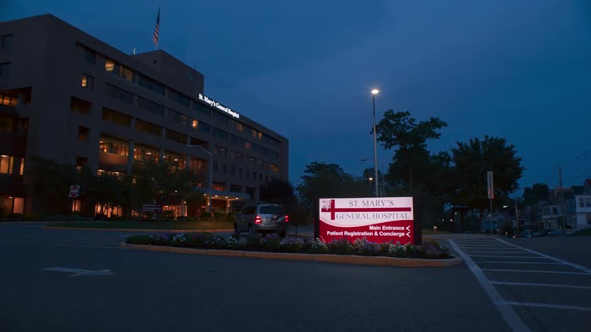 A sport utility vehicle quickly pulls into the entrance to a hospital