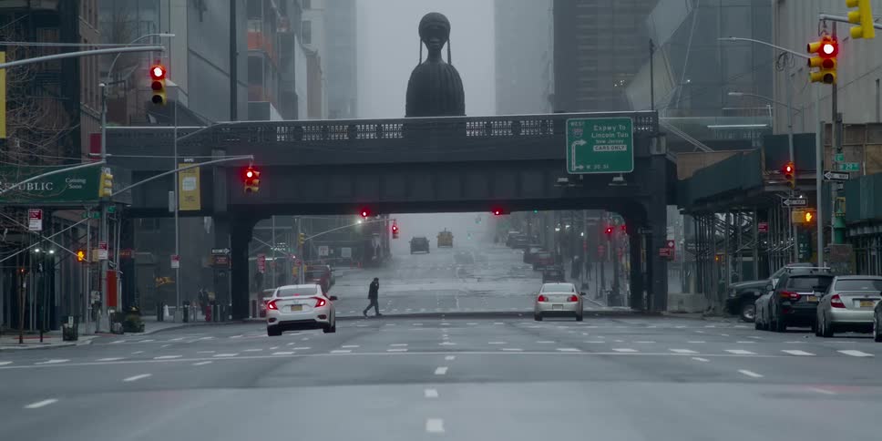 Light traffic on downtown city street in manhattan