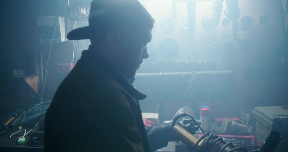 A man wraps the cord around a grinder