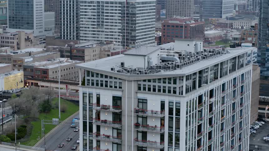 Buildings and traffic reveal in downtown Chicago