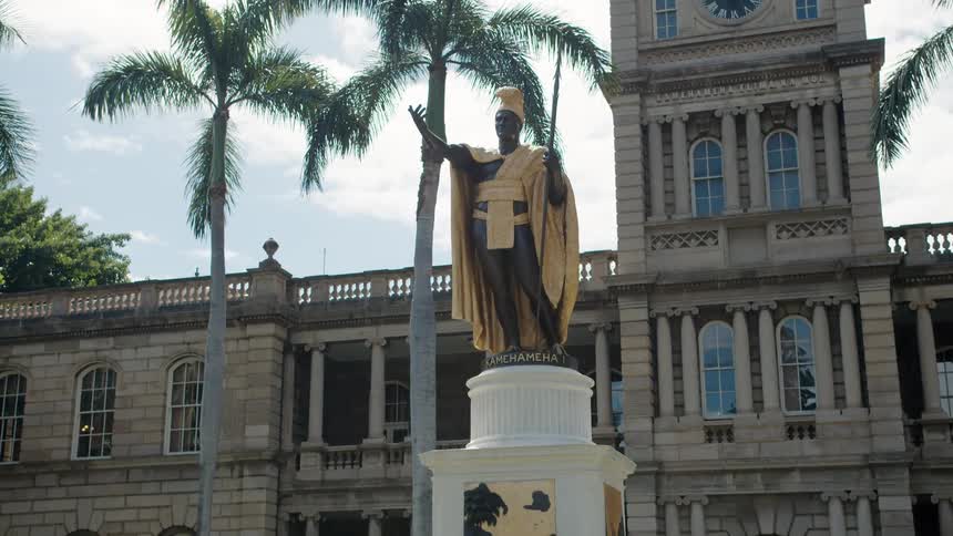 King kamehameha statue at the north kohala civic center in kapaau hawaii