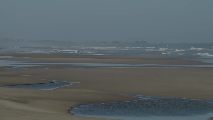 Large waves of the ocean