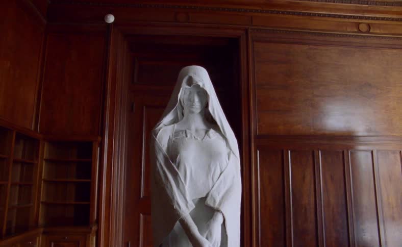 A statue of a woman in a room during the day