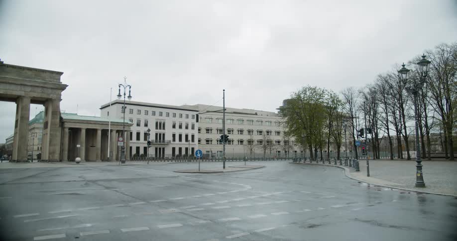 An empty government building in a city