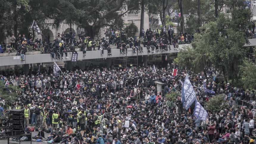 People rally in hong kong