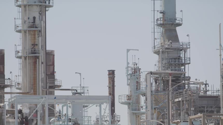 A small amount of smoke is put out by a power plant