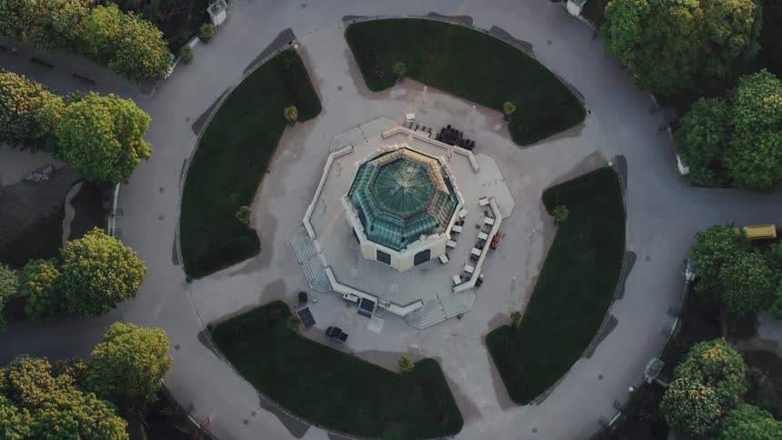 A dome shaped building in a city