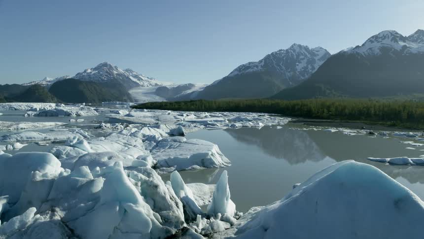 Ice in a lake in front of the mountains