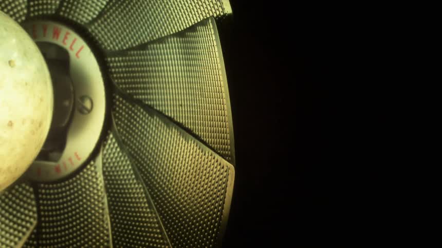 A lamp used for photography flashes on and off