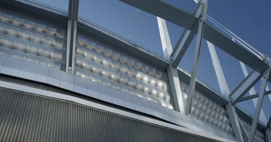 A building structure with the sky up above