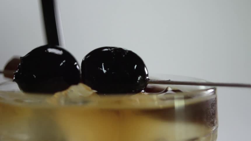 The skewer is set up on top of the drink