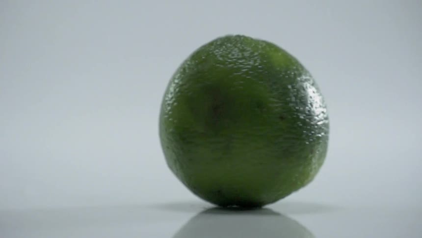 A green lemon spins around
