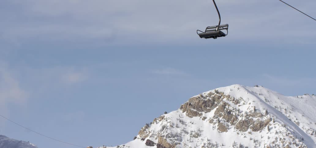 The lift goes over the mountains