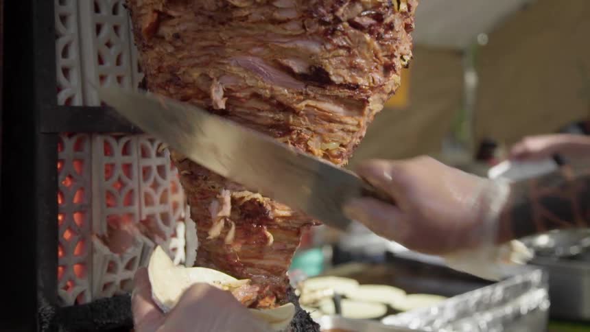 Person slicing meat for a kebap