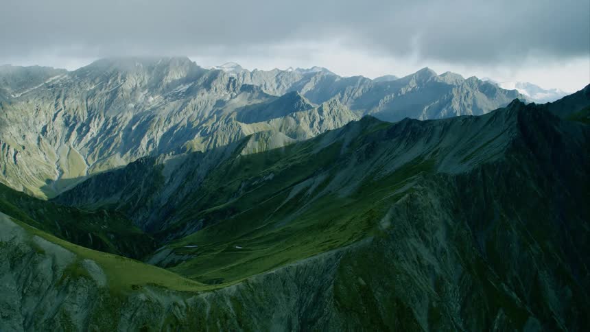 Peaks and valleys in the mountains