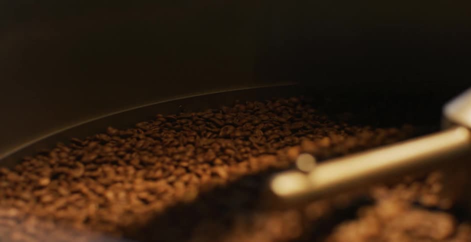 The machine mixes the coffee beans