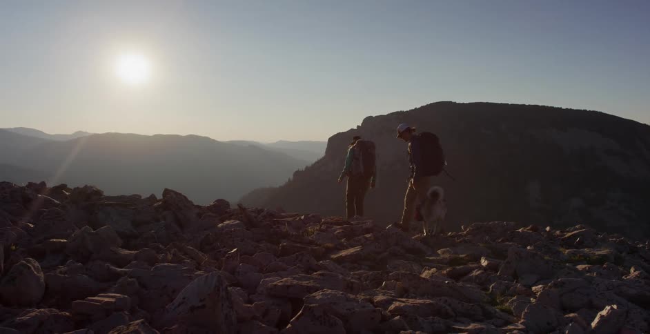 Man and woman walk on the edge of the cliff