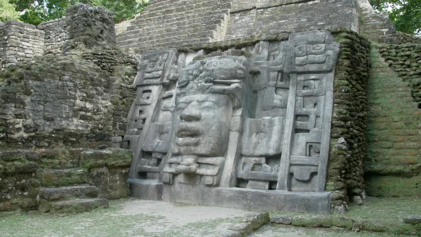 Lamanai mayan ruins in belize