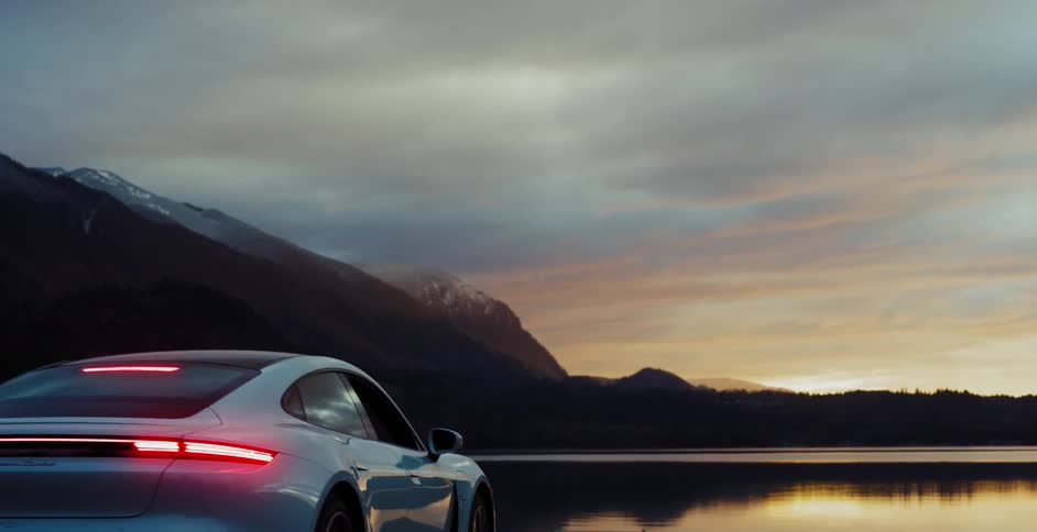 A car drives over to the lake