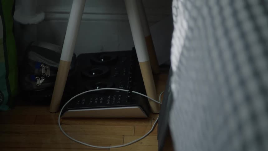 The cord sits near the table
