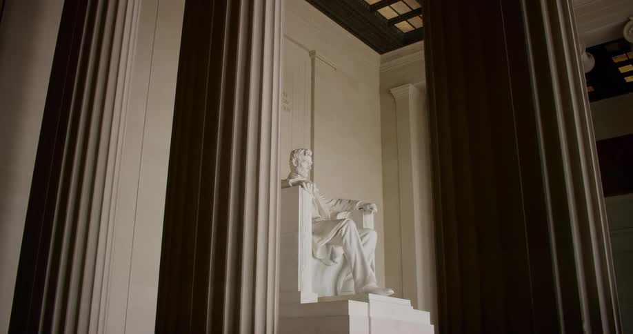 The lincoln memorial is empty of people