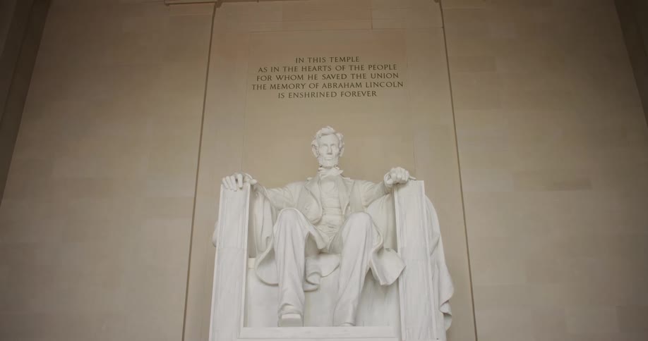 The abraham lincoln monument in washington dc