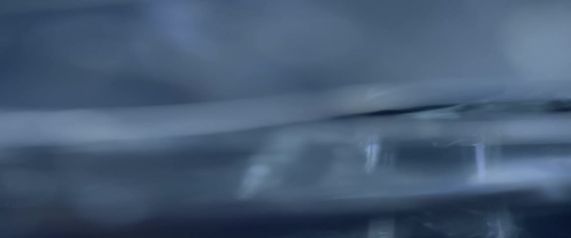Image sharpens and blurs on clear shapes