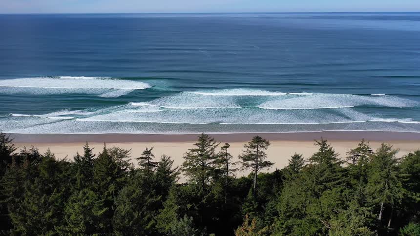 Waves rolling in to the quiet beach