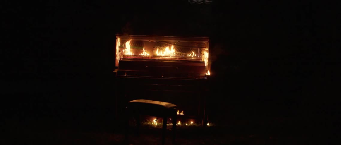 Pianola burning outdoors in the dark night