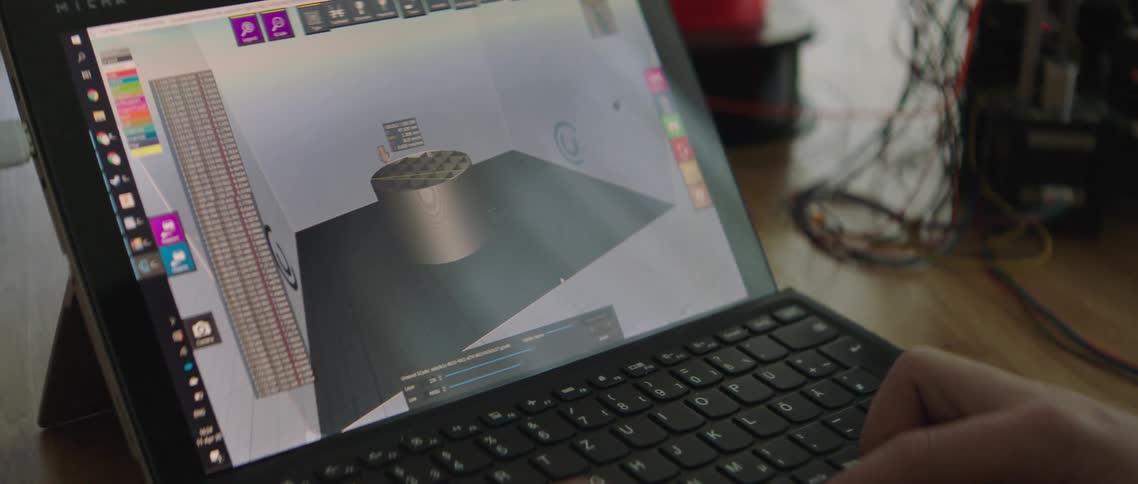 A person uses a laptop to make a 3d model