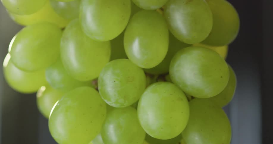 A bunch of green grapes