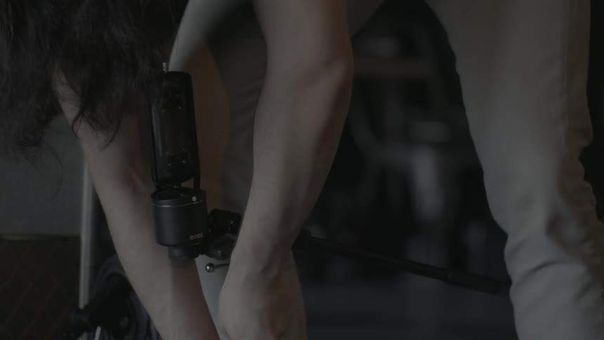 A man sets up a microphone stand