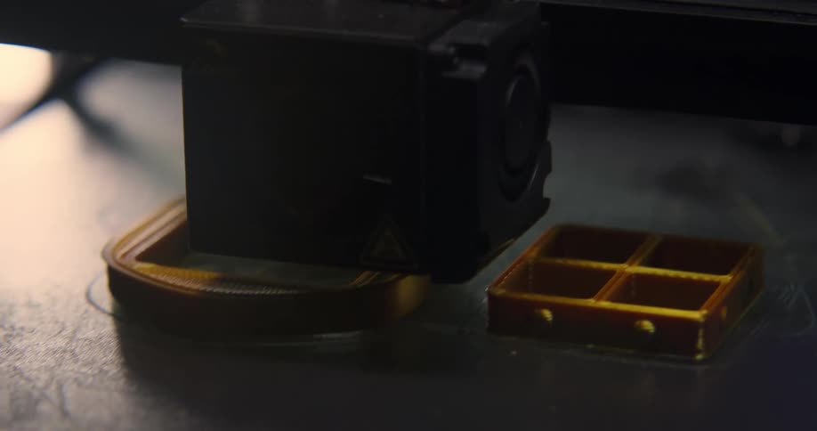 A 3d printer printing