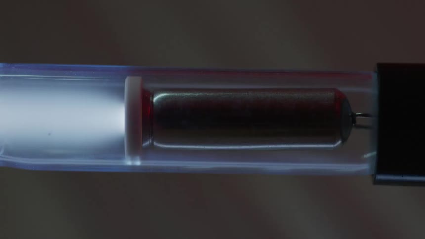 A flashing light bulb