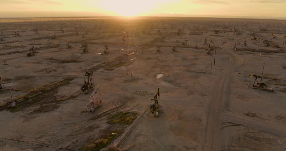 Landscape of drilling rigs