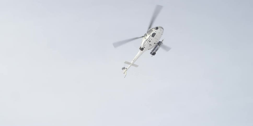 Helicopter with large blades stays and turns in the air