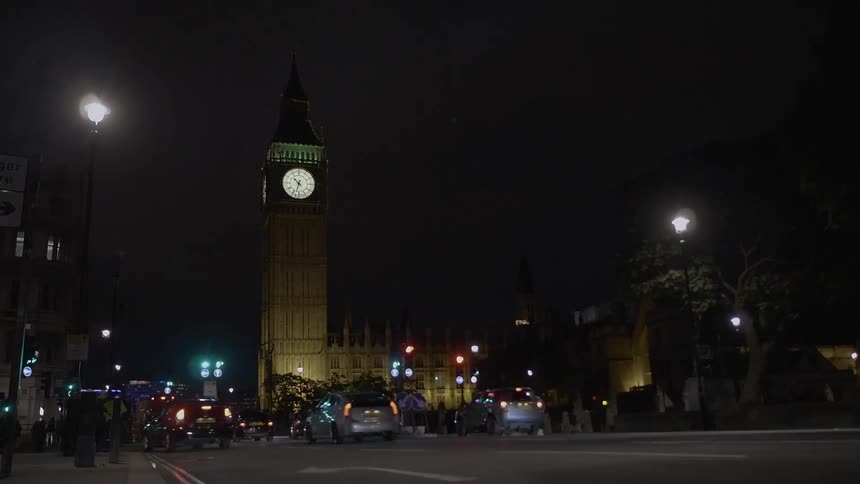 Time lapse of traffic in front of Big Ben and The Palace of Westminster at night