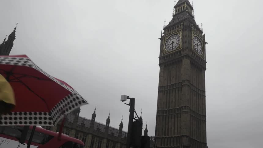 Big Ben's Clock tower on a cloudy day
