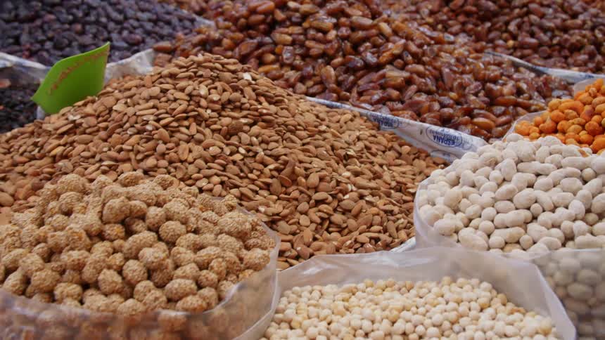 Bulk foods in a market