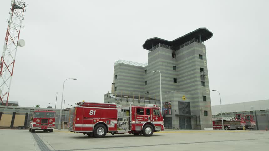 The fire truck pulls up to the building