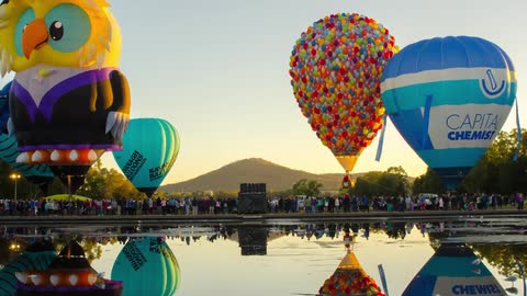 Time lapse of an event with many people and hot air balloons