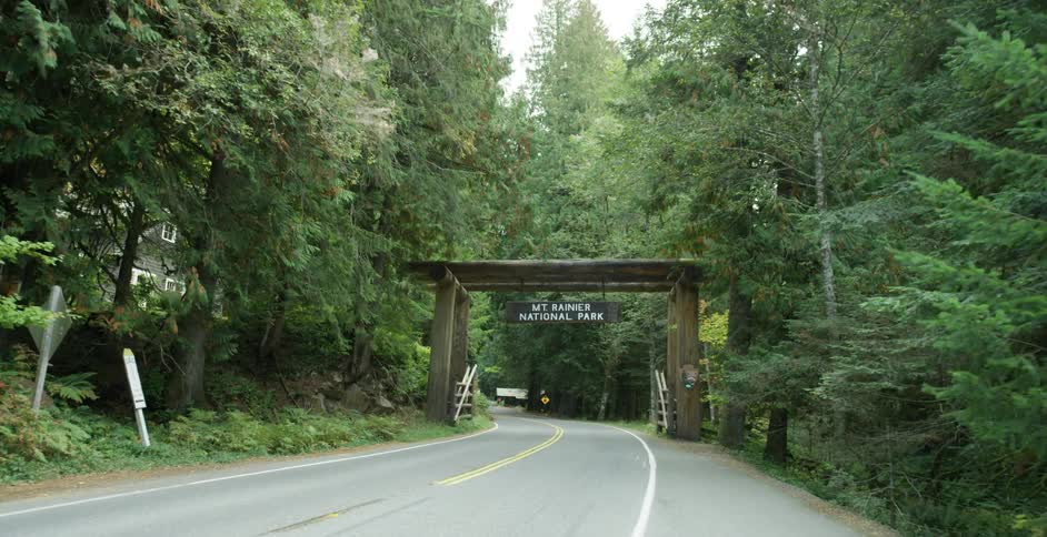 Entrance to the mount rainier national park in washington