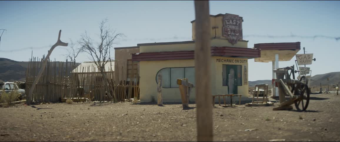 Abandoned mechanic shop in the middle of the desert