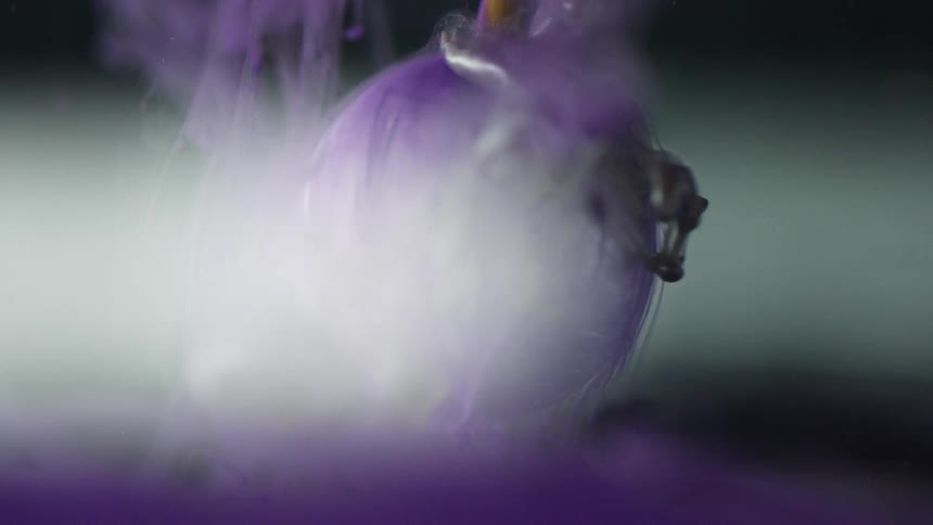 Tendrils flow across spherical shape in liquid