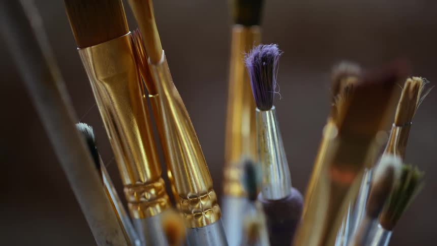 Plenty of paint brushes