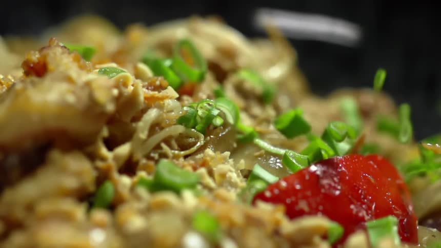 Scallion fall on the noodles sprinkled with crumbs