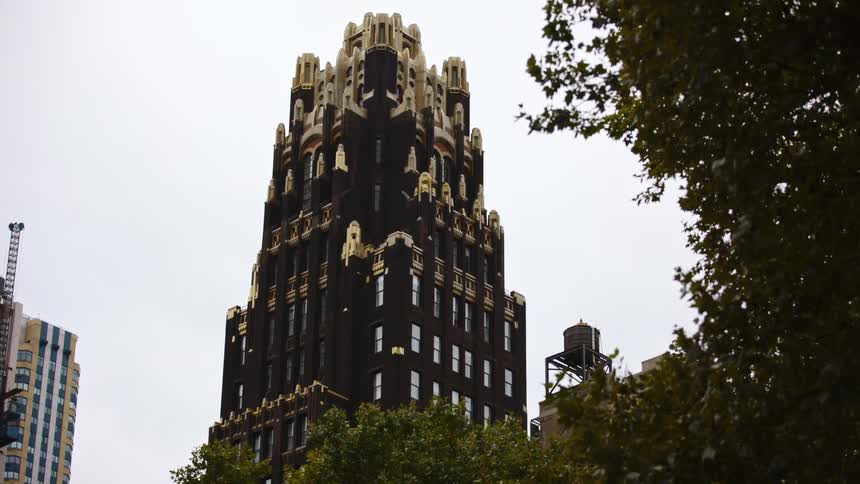 A high rise building in a city