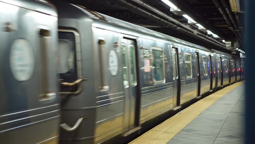 Train arriving at the lexington avenue 59 street metro station in new york city