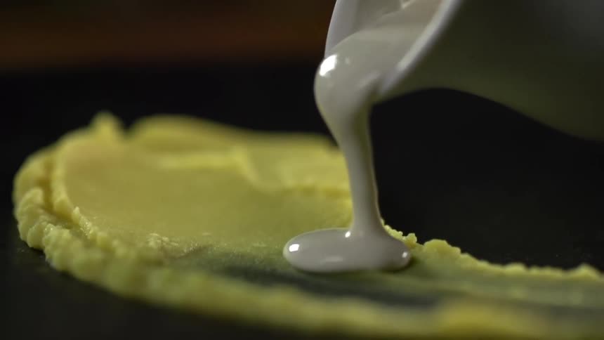 Sauce is poured on a dip
