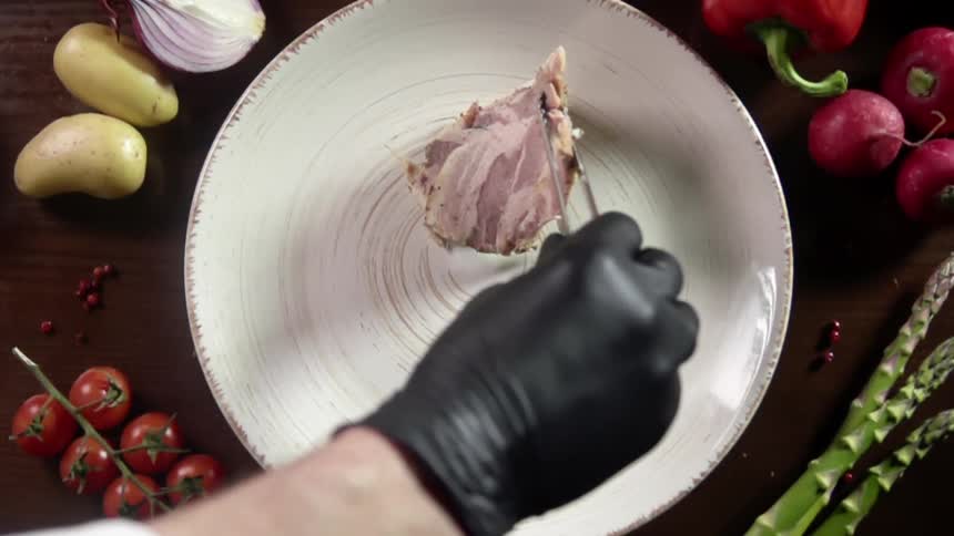 Pieces of meat are placed on the white plate